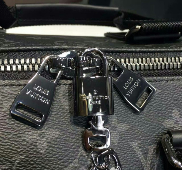 ルイヴィトン モノグラム スーパーコピーエクリプス キャンバス キーポルヴォワヤージュ M43038